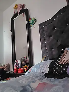 Queenjenn   online show from July 17, 2026, 8:50 pm