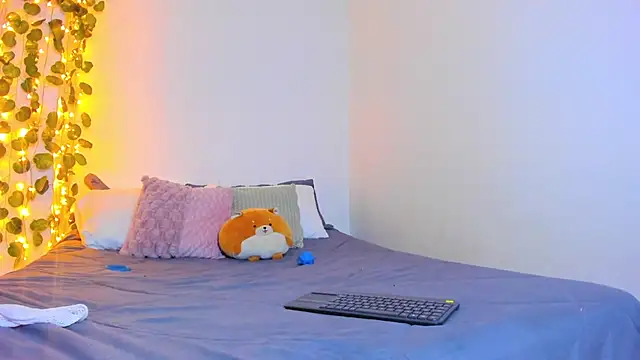 emillyhills online show from February 5, 2025, 6:45 am