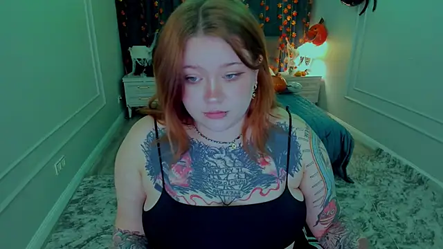 Snapshot of MoonLghte chatting on October 12, 2025, 7:59 pm MoonLghte online show from October 12, 2025, 7:59 pm