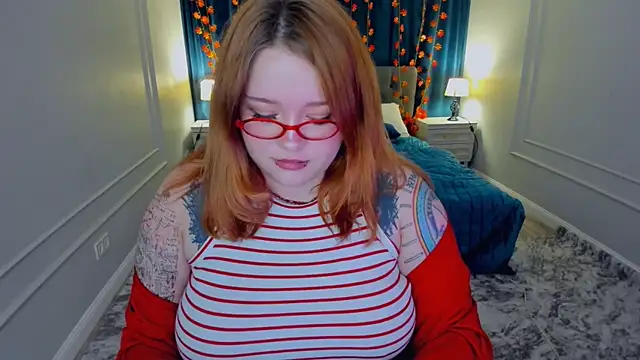 Snapshot of MoonLghte chatting on November 14, 2025, 8:12 pm MoonLghte online show from November 14, 2025, 8:12 pm