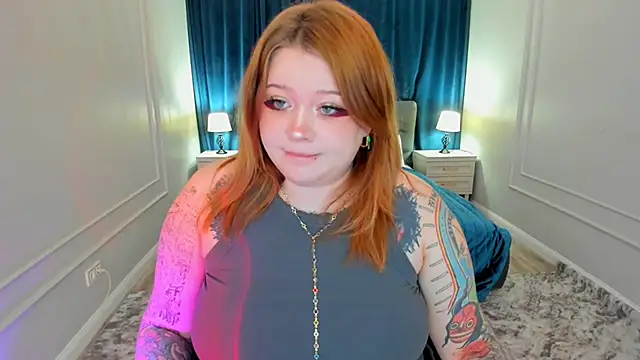 Snapshot of MoonLghte chatting on December 2, 2025, 3:19 am MoonLghte online show from December 2, 2025, 3:19 am