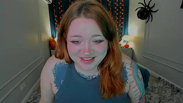 Snapshot of MoonLghte chatting on October 26, 2025, 7:47 pm MoonLghte online show from October 26, 2025, 7:47 pm