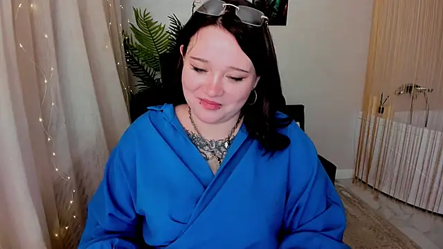 Snapshot of MoonLghte chatting on March 13, 2025, 1:32 am MoonLghte online show from March 13, 2025, 1:32 am