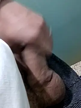 Snapshot of Steve98768 chatting on December 17, 2024, 12:01 am Steve98768 online show from December 17, 2024, 12:01 am