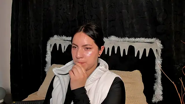 jenifer  power10 online show from December 4, 2025, 7:35 pm