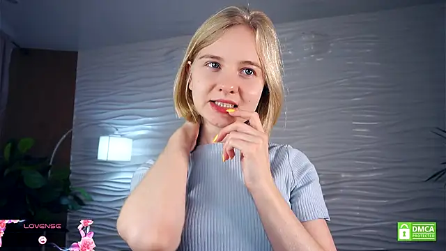 Snapshot of OdelinaFicken chatting on October 24, 2025, 5:28 am OdelinaFicken online show from October 24, 2025, 5:28 am