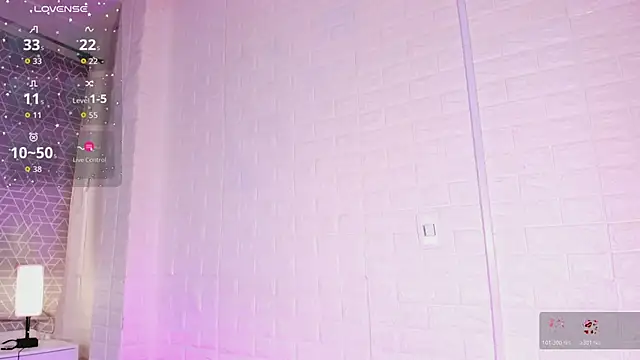 sweet kitty0110 online show from April 17, 2026, 8:55 pm