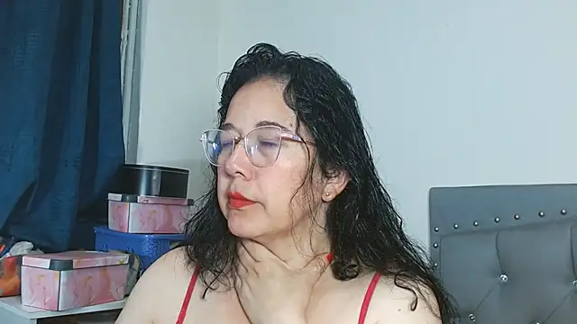 maturepriscila online show from May 19, 2026, 1:29 pm