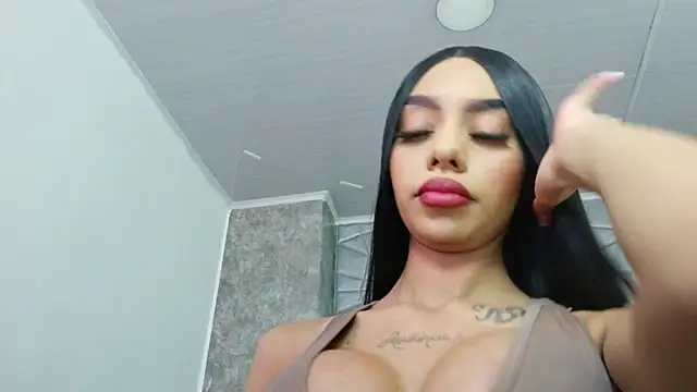 Tiffanny online show from December 15, 2025, 2:45 pm