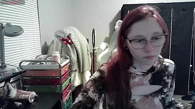 Snapshot of LilyFoxxx chatting on January 20, 2025, 4:21 am LilyFoxxx online show from January 20, 2025, 4:21 am