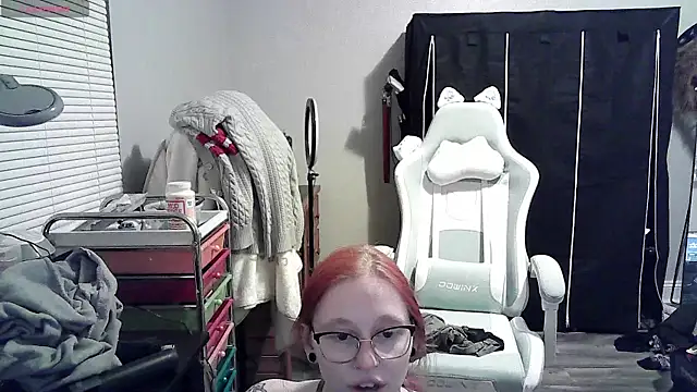 Snapshot of LilyFoxxx chatting on January 19, 2025, 7:15 am LilyFoxxx online show from January 19, 2025, 7:15 am