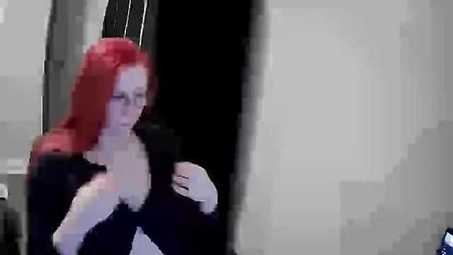 Snapshot of LilyFoxxx chatting on December 4, 2024, 5:21 am LilyFoxxx online show from December 4, 2024, 5:21 am