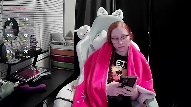Snapshot of LilyFoxxx chatting on February 21, 2025, 4:29 am LilyFoxxx online show from February 21, 2025, 4:29 am