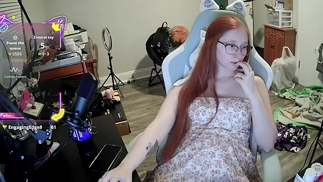 Snapshot of LilyFoxxx chatting on September 24, 2025, 3:24 am LilyFoxxx online show from September 24, 2025, 3:24 am