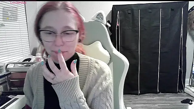 Snapshot of LilyFoxxx chatting on January 12, 2025, 4:21 am LilyFoxxx online show from January 12, 2025, 4:21 am