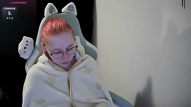Snapshot of LilyFoxxx chatting on December 21, 2024, 5:25 am LilyFoxxx online show from December 21, 2024, 5:25 am