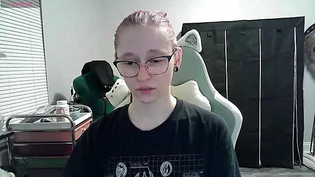 Snapshot of LilyFoxxx chatting on January 6, 2025, 4:26 am LilyFoxxx online show from January 6, 2025, 4:26 am