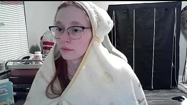 Snapshot of LilyFoxxx chatting on January 11, 2025, 4:27 am LilyFoxxx online show from January 11, 2025, 4:27 am