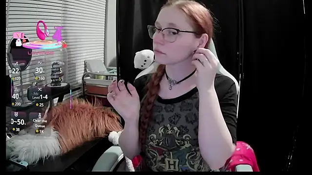 Snapshot of LilyFoxxx chatting on March 5, 2025, 4:24 am LilyFoxxx online show from March 5, 2025, 4:24 am