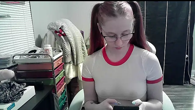 Snapshot of LilyFoxxx chatting on January 15, 2025, 3:54 am LilyFoxxx online show from January 15, 2025, 3:54 am