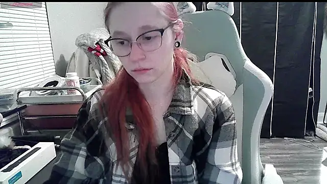 Snapshot of LilyFoxxx chatting on January 13, 2025, 4:18 am LilyFoxxx online show from January 13, 2025, 4:18 am