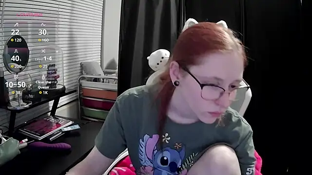 Snapshot of LilyFoxxx chatting on February 24, 2025, 3:55 am LilyFoxxx online show from February 24, 2025, 3:55 am