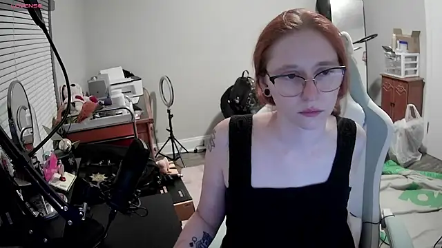 Snapshot of LilyFoxxx chatting on October 1, 2025, 3:11 am LilyFoxxx online show from October 1, 2025, 3:11 am