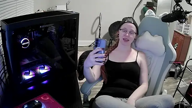 LilyFoxxx online show from November 12, 2025, 4:05 am