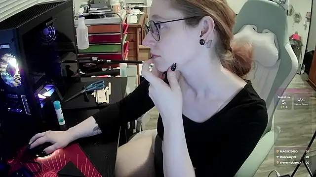 LilyFoxxx online show from March 6, 2026, 6:19 am