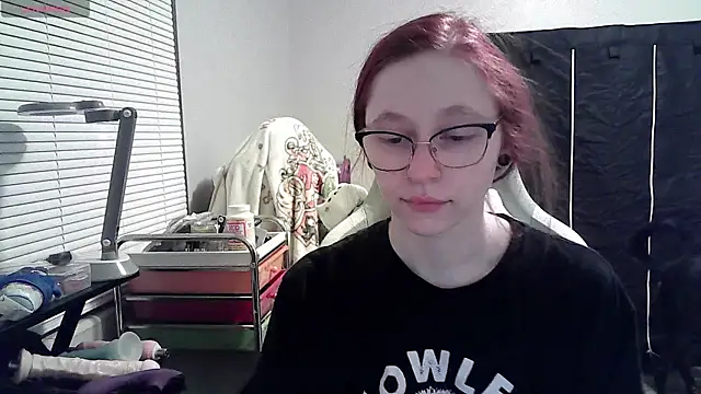 Snapshot of LilyFoxxx chatting on January 24, 2025, 4:05 am LilyFoxxx online show from January 24, 2025, 4:05 am