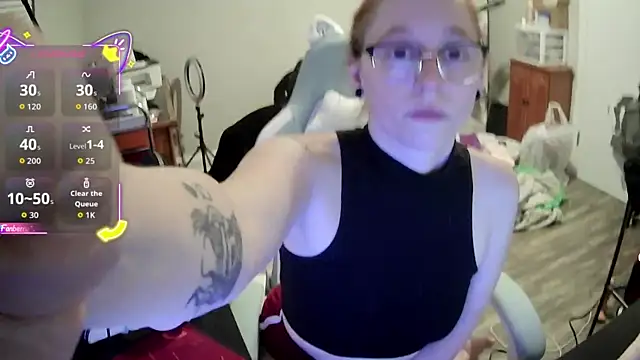 Snapshot of LilyFoxxx chatting on October 6, 2025, 3:19 am LilyFoxxx online show from October 6, 2025, 3:19 am