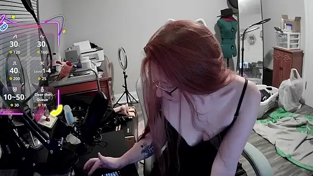 Snapshot of LilyFoxxx chatting on September 29, 2025, 3:46 am LilyFoxxx online show from September 29, 2025, 3:46 am