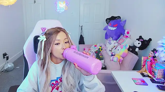 FunSizedGal online show from October 5, 2025, 7:04 pm