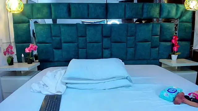 Snapshot of valtira_nova chatting on November 22, 2025, 7:46 pm valtira nova online show from November 22, 2025, 7:46 pm