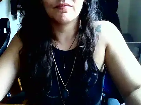 Snapshot of escritorasafada chatting on January 13, 2025, 4:51 pm escritorasafada online show from January 13, 2025, 4:51 pm