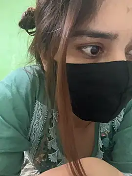 Black Glow online show from March 11, 2025, 5:46 pm