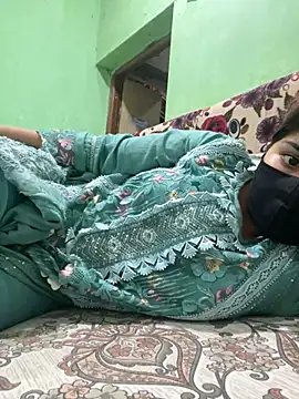 Black Glow online show from March 10, 2025, 5:07 pm