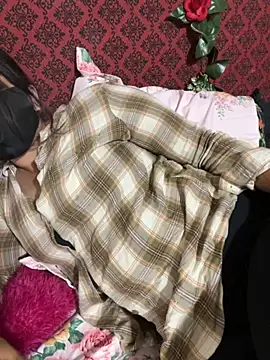 Black Glow online show from December 3, 2025, 10:03 am