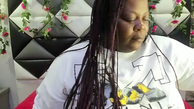 rocio bbw  online show from November 27, 2025, 8:31 pm