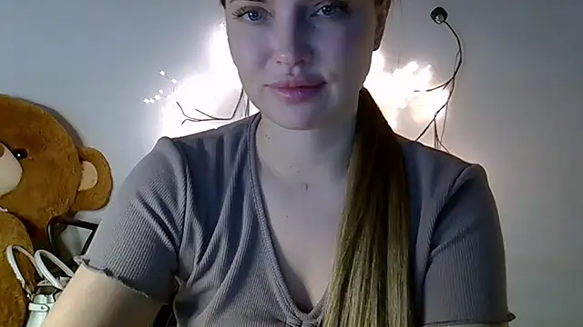 Lucky Anna online show from March 23, 2026, 5:57 pm