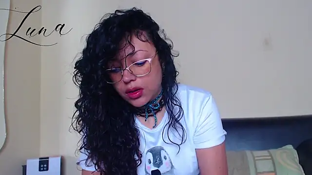 Snapshot of Lunavega1 chatting on February 25, 2026, 5:35 pm Lunavega1 online show from February 25, 2026, 5:35 pm