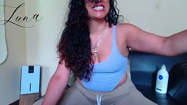 Lunavega1 online show from April 7, 2026, 7:04 pm