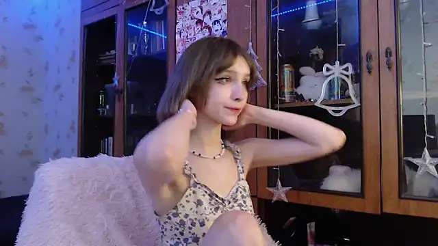 cloudgirrl online show from January 17, 2025, 9:06 pm