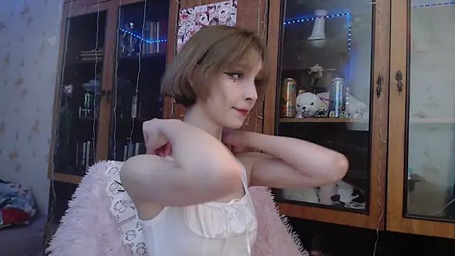 cloudgirrl online show from February 13, 2025, 9:38 pm