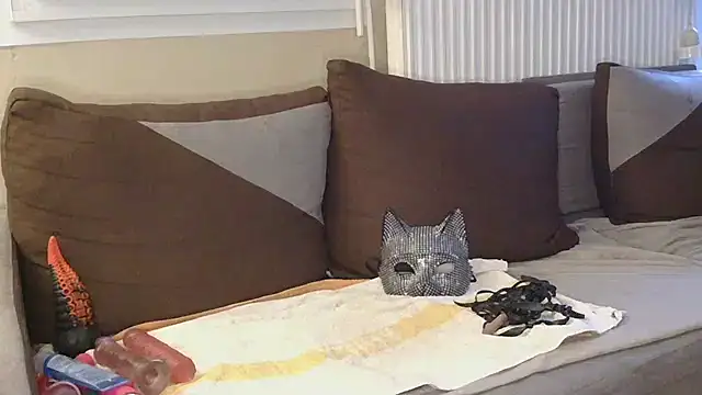 liloucamchaudee online show from November 28, 2025, 8:14 am