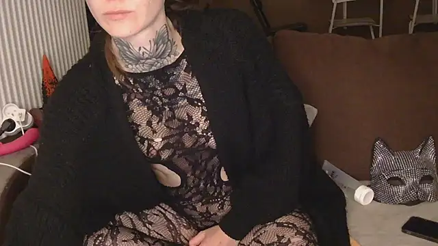 liloucamchaudee online show from April 14, 2026, 7:19 pm