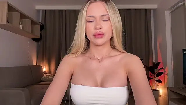 Snapshot of Julia_RL chatting on September 16, 2025, 8:32 pm Julia RL online show from September 16, 2025, 8:32 pm