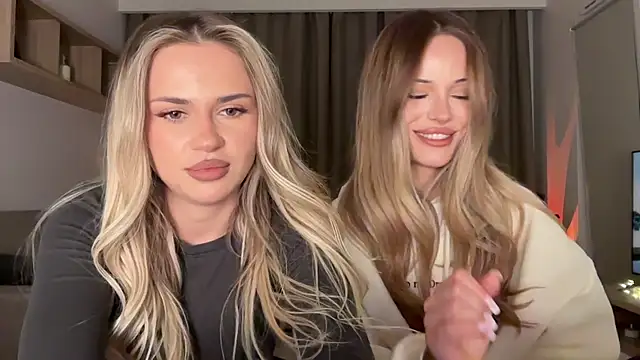 Snapshot of Julia_RL chatting on November 28, 2025, 11:16 pm Julia RL online show from November 28, 2025, 11:16 pm