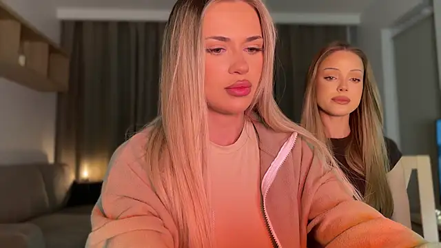 Snapshot of Julia_RL chatting on November 7, 2025, 8:57 pm Julia RL online show from November 7, 2025, 8:57 pm