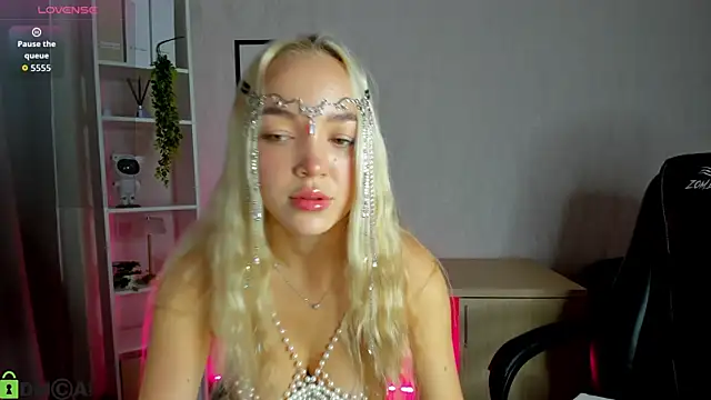 Christy Little online show from September 12, 2025, 12:55 am